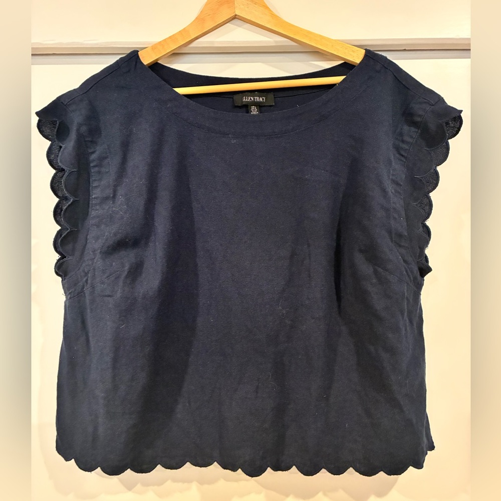 Ellen Tracy viscose/linen boxy fit top with scalloped edges navy blue